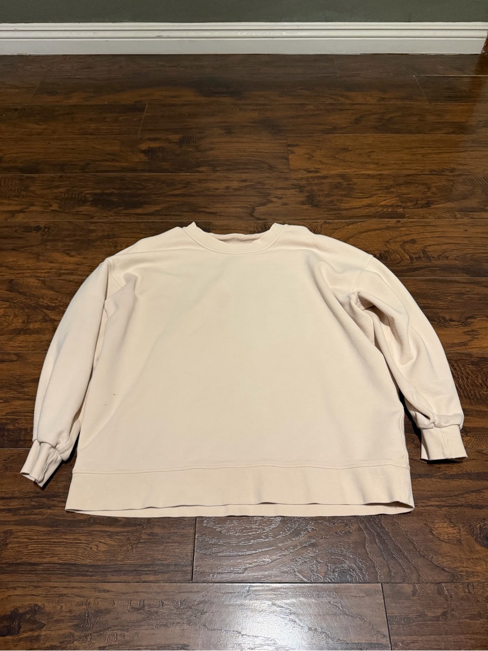 Lululemon women’s light print crewneck size M/L